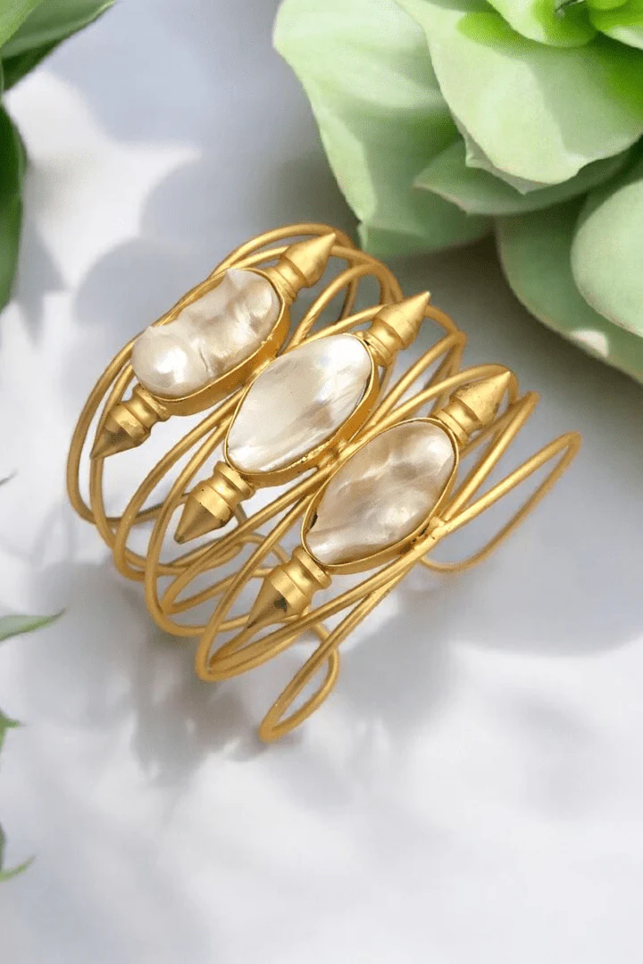 Kusha Fusion Bracelet - Handcrafted Baroque Pearl Elegance - Image 3