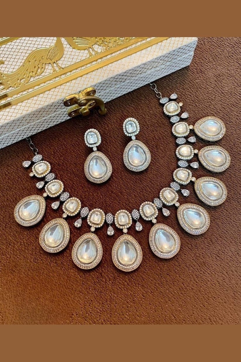 Madhuri Set - Exquisite Ethnic Jewelry for Every Occasion - Image 3